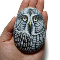 Great grey Owl stone painting with Acrylics and finished with satin varnish, Owl painted stone, bird