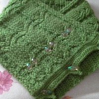Original Handmade Owls Cowl with authentic Swarovski buttons. Crocheted green cowl.