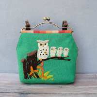 Owl with Baby Owlets Bag - Kelly Green Bag, Vintage Embroidery, Linen, Kiss-lock