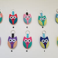 Colorful OWL Keychain, Felt Animals, Hand Stitch, Party Favors, Give Away, Baby Owl Gift key ring fe