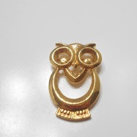 Vintage Gold Tone Wise Old Owl Brooch (7416)