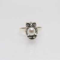 Vintage Sterling Silver White Pearl Owl Dome Ring .