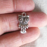 8 Owl Bird Charms Pendants in Silver Tone - C3061