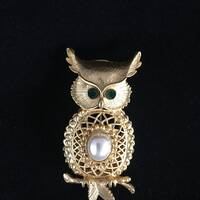 Gold Tone Owl Brooch with Pearl Cabochon Center