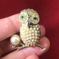 Vintage-Brooch-Pin-Owl-Faux Pearls-Green-Sarah Coventry-Gold-Jewelry-Accessories