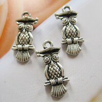 20 pcs - 21mm Antique silver owl charm (C005)