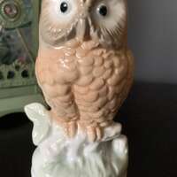Vintage Otagiri Owl, gorgeous sitting on Tree Stump, super detail, super cute, Rare 1970s