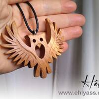 Amulette en bois Hibou sculpté fait-main par Ehlyass