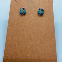 Cute green owl stud earrings.