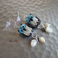 Owls Earrings, Lamp work beads, Mother of Pearl, Sterling Silver ear wires, Dangle Earrings.