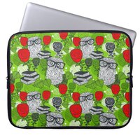 Owl in red roses laptop sleeve